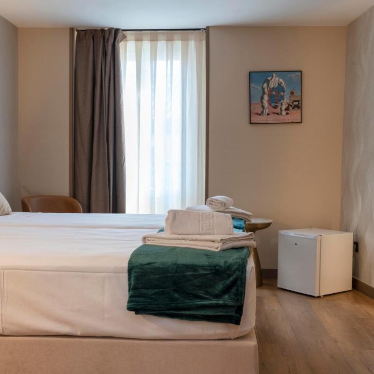 Negresco Plaza Mayor - Habitación Doble Deluxe - 1 o 2 camas - 2