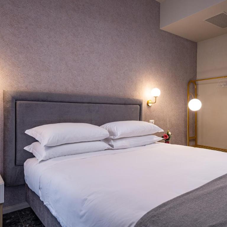 Roma suite hotel - Camera Matrimoniale Deluxe con Balcone - 7