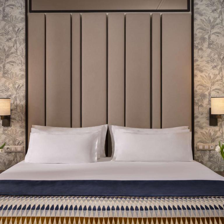 NH Collection Madrid Palacio de Tepa - Deluxe Room with Balcony - 5