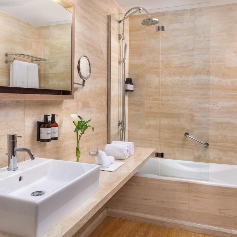 NH Collection Madrid Palacio de Tepa - Deluxe Double or Twin Room - 4