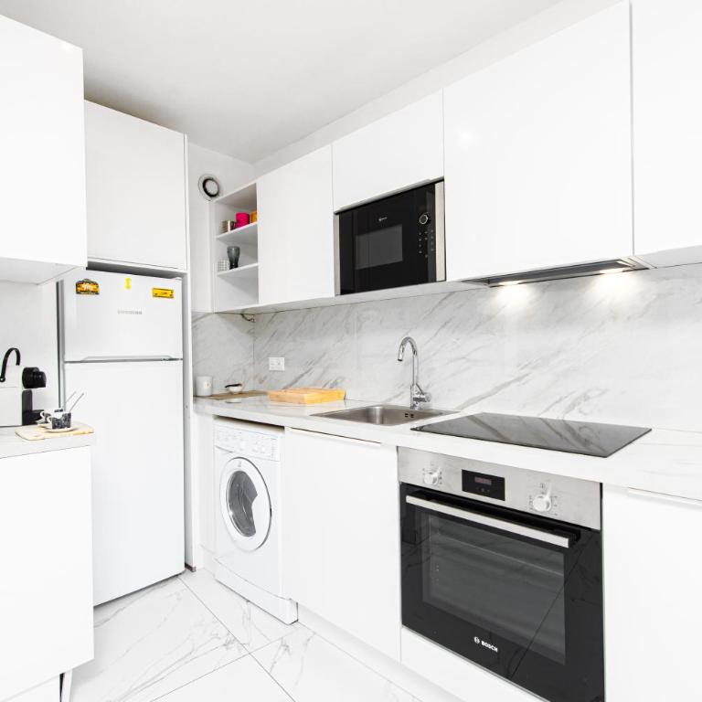 Proche Monaco - Joli logement - Parking - EN - Appartement 1 Chambre - 12
