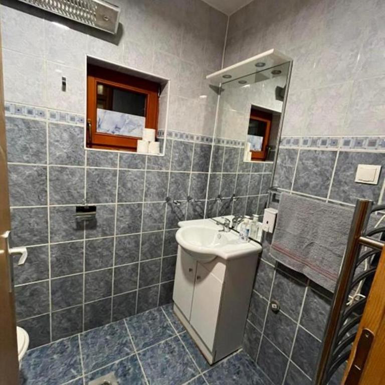 Apartments Gaga - One Bedroom Apartment - 11