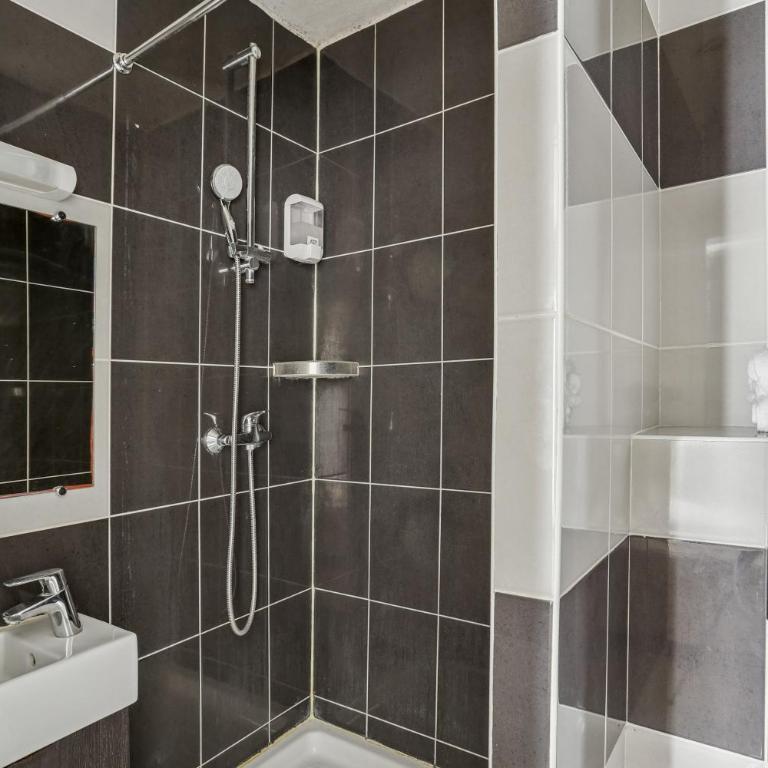 Hotel Telemaque - Chambre Quadruple - 3