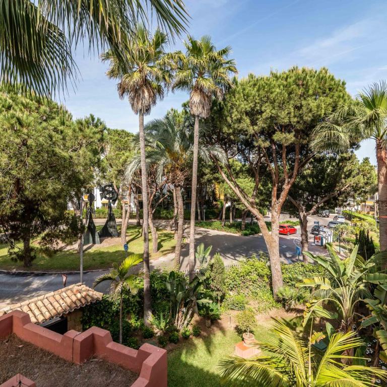 Beachside Penthouse Elviria 2 Bedrooms, pools open all year, gym & parking - Apartamento Deluxe - 23