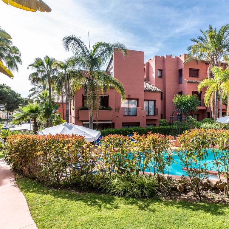 Beachside Penthouse Elviria 2 Bedrooms, pools open all year, gym & parking - Apartamento Deluxe - 1