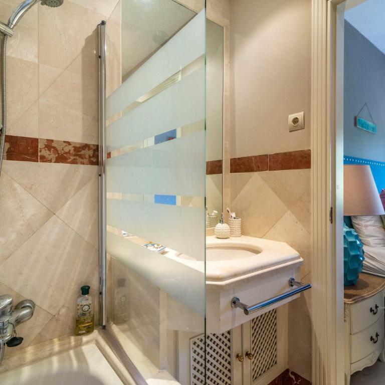 Beachside Penthouse Elviria 2 Bedrooms, pools open all year, gym & parking - Apartamento Deluxe - 37