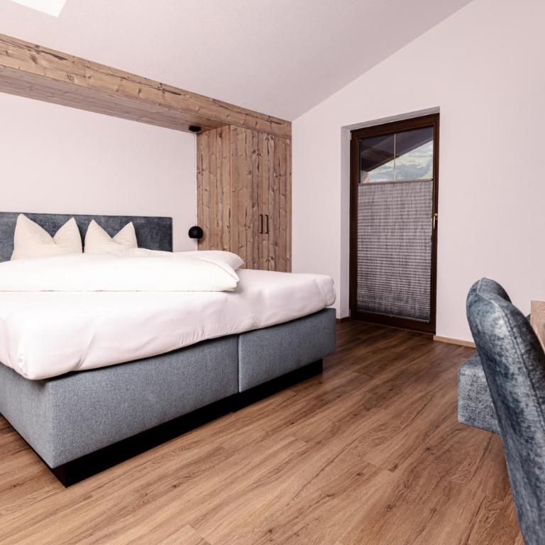 Gasthof Aigner *** - Deluxe Doppelzimmer mit Balkon - 3