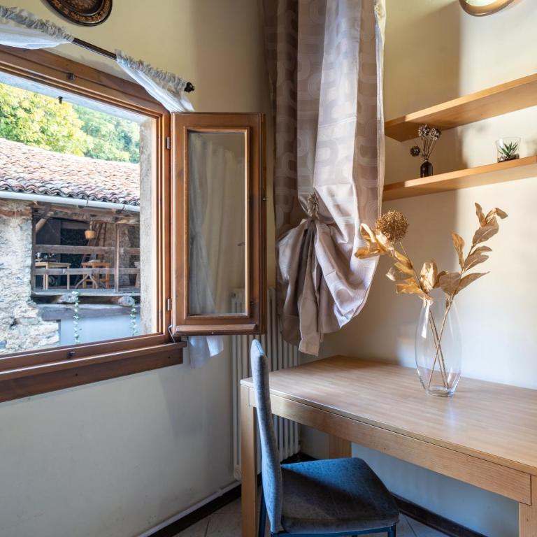 La Corte Rooms and Home Restaurant - free parking - 10 minutes to the lake and centre - Camera Matrimoniale con Bagno Privato - 12