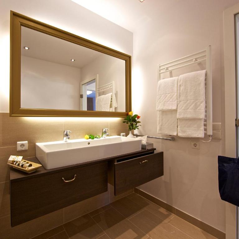 Apart Hotel Legendär - Apartment mit 1 Schlafzimmer und Seeblick - 1