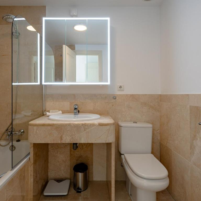 Stylish 2BR Apt | Balcony & Sea Views - Apartamento de 2 dormitorios - 18