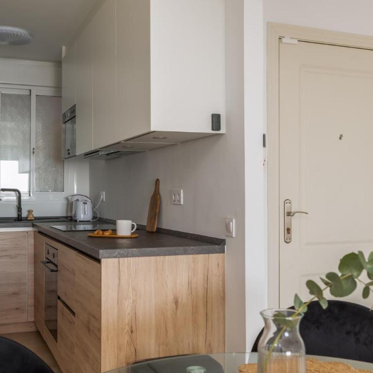 Stylish 2BR Apt | Balcony & Sea Views - Apartamento de 2 dormitorios - 13