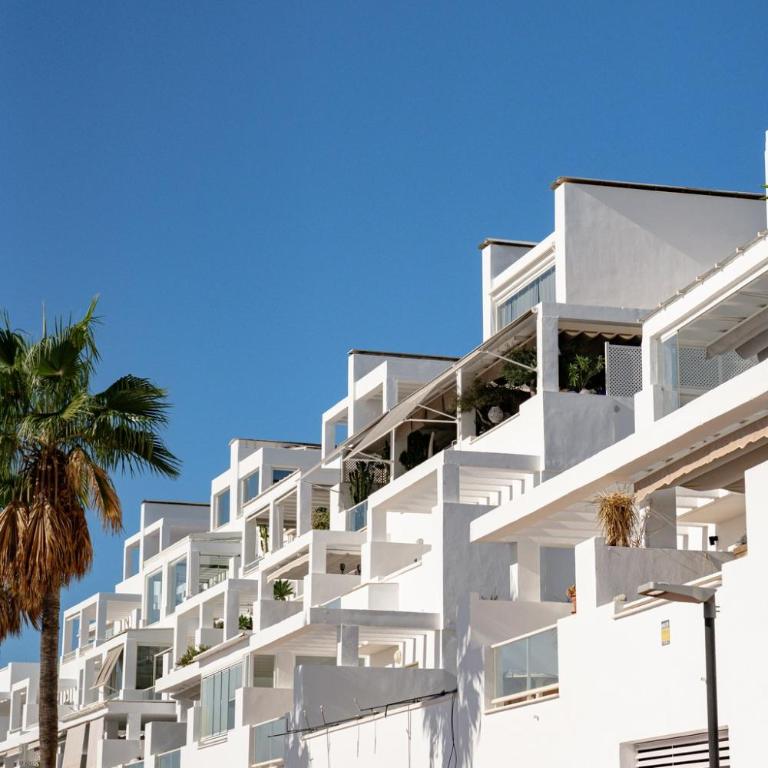Stylish 2BR Apt | Balcony & Sea Views - Apartamento de 2 dormitorios - 4