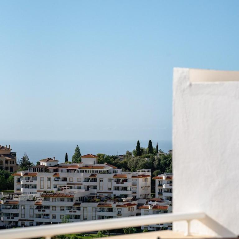 Stylish 2BR Apt | Balcony & Sea Views - Apartamento de 2 dormitorios - 25