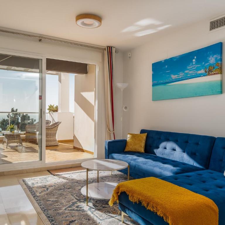 Stylish 2BR Apt | Balcony & Sea Views - Apartamento de 2 dormitorios - 1