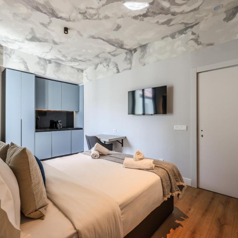 ColivINN Plaza Mayor - Studio Apartment with One Double Bed - 24