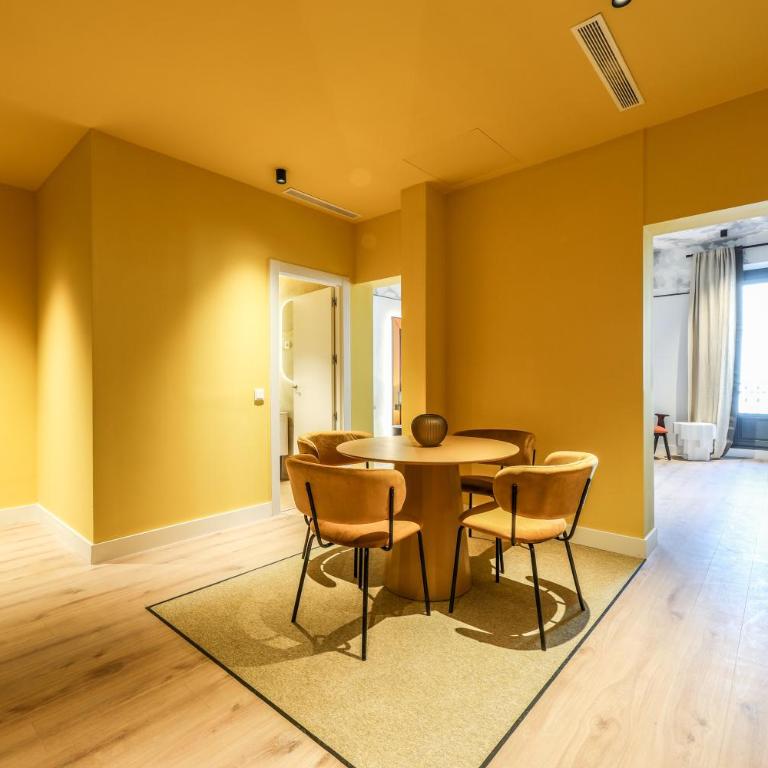 ColivINN Plaza Mayor - Deluxe One-Bedroom Apartment with City View - 23
