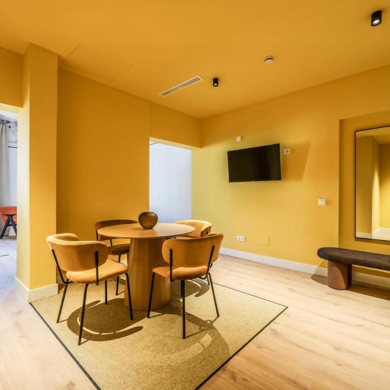 ColivINN Plaza Mayor - Deluxe One-Bedroom Apartment with City View - 20