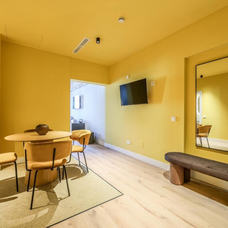 ColivINN Plaza Mayor - Deluxe One-Bedroom Apartment with City View - 12