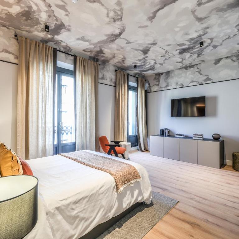 ColivINN Plaza Mayor - Deluxe One-Bedroom Apartment with City View - 7