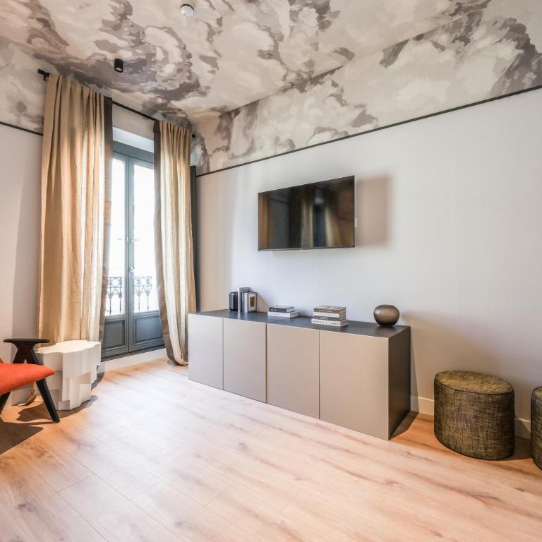 ColivINN Plaza Mayor - Deluxe One-Bedroom Apartment with City View - 19