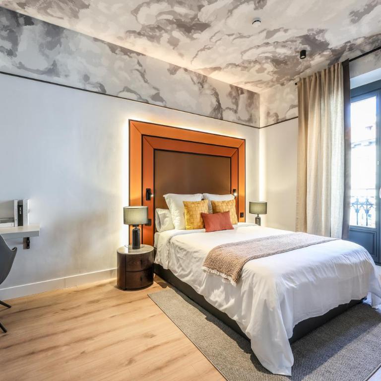 ColivINN Plaza Mayor - Deluxe One-Bedroom Apartment with City View - 14