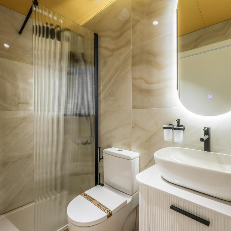 ColivINN Plaza Mayor - Deluxe One-Bedroom Apartment with City View - 17