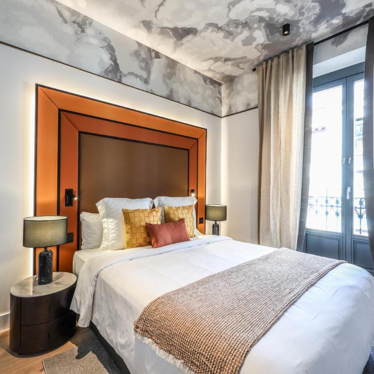 ColivINN Plaza Mayor - Two-Bedroom Deluxe Apartment with Balcony - 23