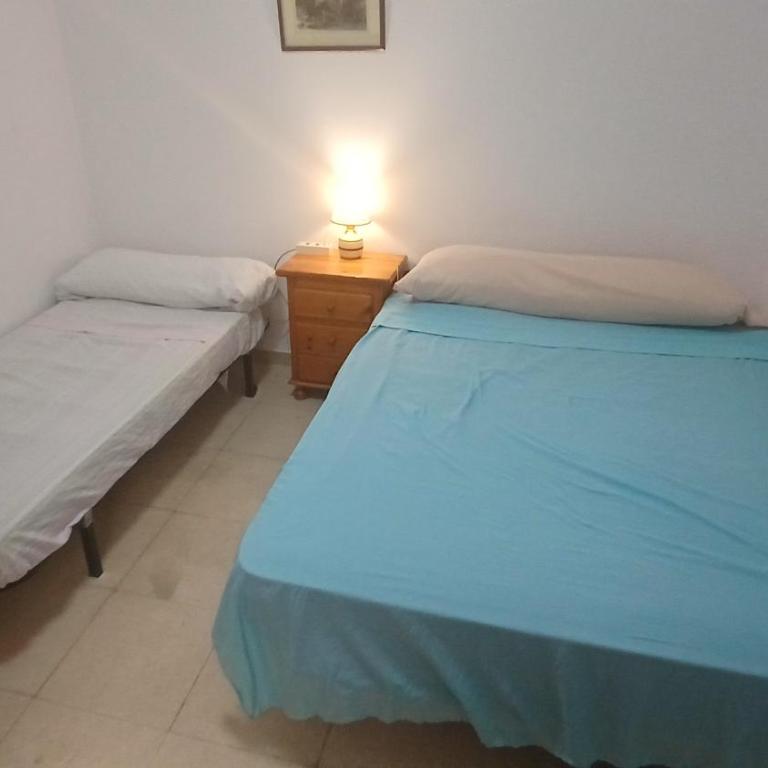 Habitacion 3 personas en Toledo - Habitación Triple Básica con baño compartido - 2