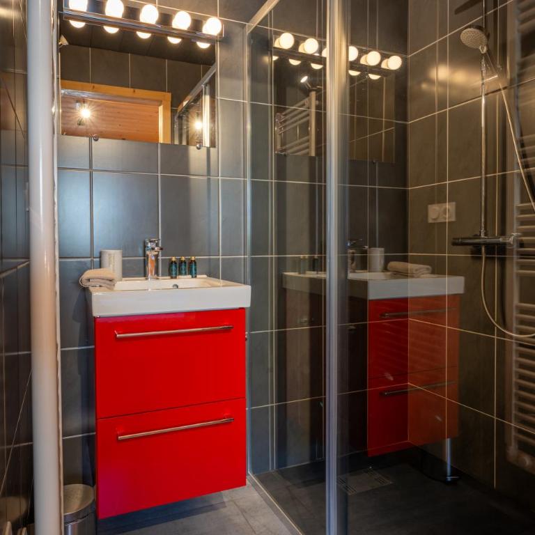 Chalet des Cîmes, chaleureux avec jacuzzi et sauna - Chalet - 12
