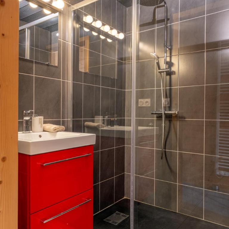 Chalet des Cîmes, chaleureux avec jacuzzi et sauna - Chalet - 16