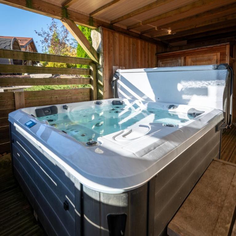 Chalet des Cîmes, chaleureux avec jacuzzi et sauna - Chalet - 35