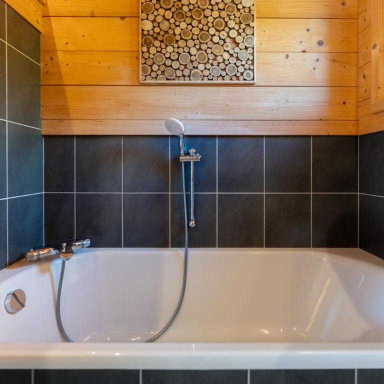 Chalet des Cîmes, chaleureux avec jacuzzi et sauna - Chalet - 69
