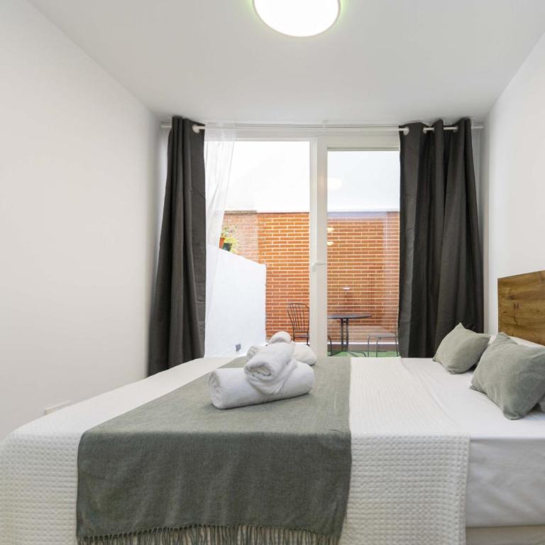 Regency IV - Ferga Suites - Deluxe King Studio - 2
