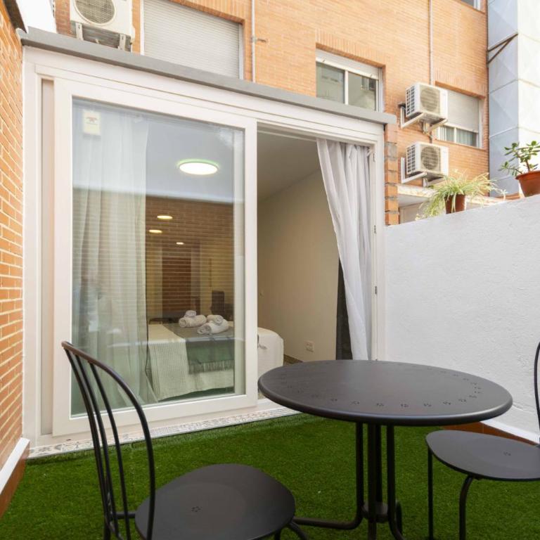 Regency IV - Ferga Suites - Deluxe King Studio - 1