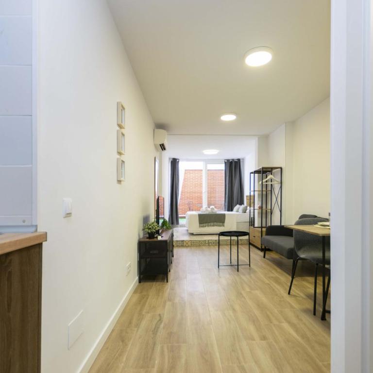Regency IV - Ferga Suites - Deluxe King Studio - 7