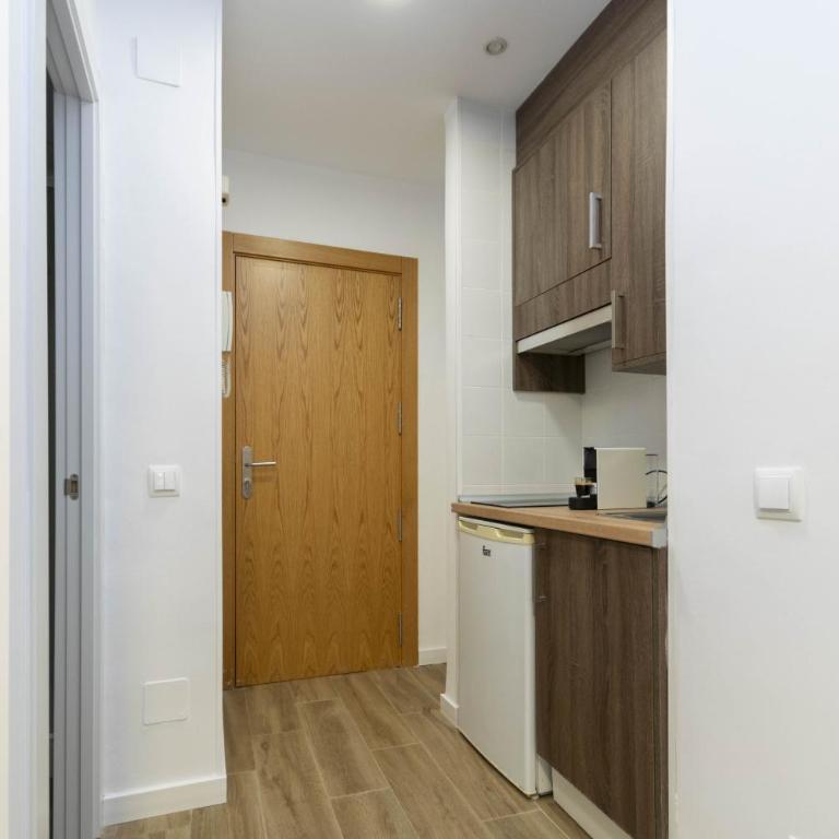 Regency IV - Ferga Suites - Deluxe King Studio - 11
