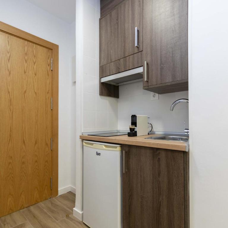 Regency IV - Ferga Suites - Deluxe King Studio - 13