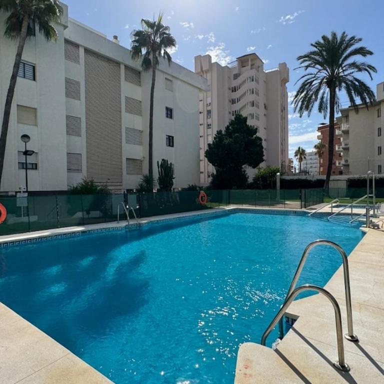 Relax en La Carihuela Tenis y parking privado - Apartamento de 3 dormitorios - 4