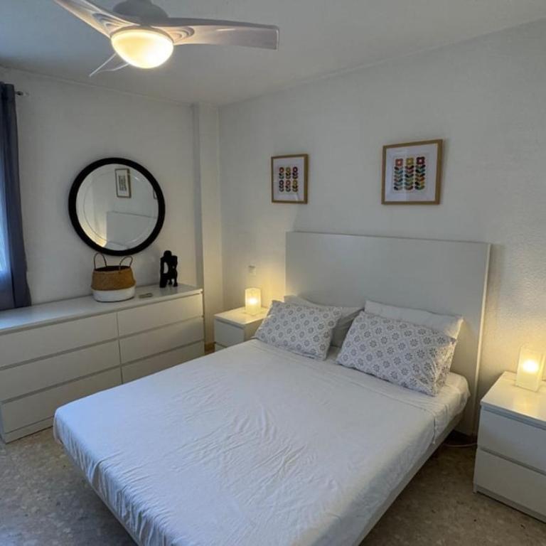 Relax en La Carihuela Tenis y parking privado - Apartamento de 3 dormitorios - 2