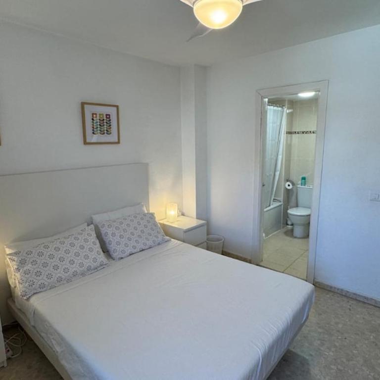 Relax en La Carihuela Tenis y parking privado - Apartamento de 3 dormitorios - 10