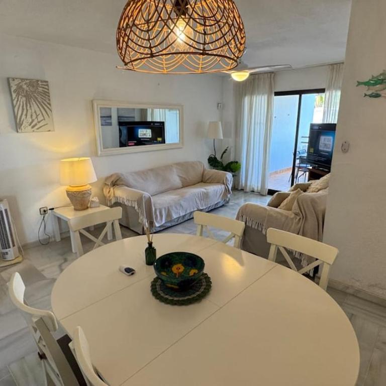 Relax en La Carihuela Tenis y parking privado - Apartamento de 3 dormitorios - 3