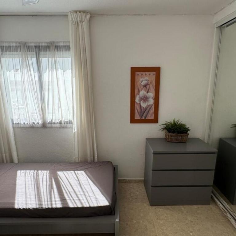 Relax en La Carihuela Tenis y parking privado - Apartamento de 3 dormitorios - 12