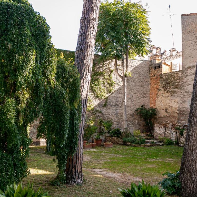 Palazzo Farini Bed & Breakfast - Camera Matrimoniale con Vista Giardino - 35
