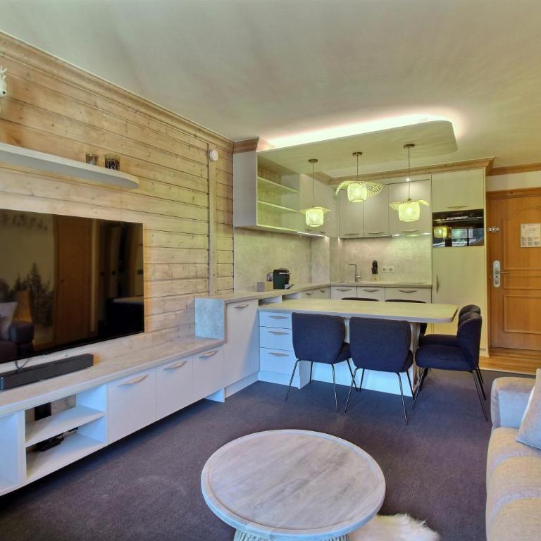 ARC 1950, Appartement 2 chambres 6 personnes, Skis aux pieds, Sauna, Hammam, Jacuzzi, Piscine intérieure et extérieure - Two-Bedroom Apartment with Mountain View - 18