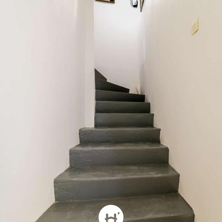 SELECT'soHOME - Duplex avec terrasse pour 4 au cœur du village historique de Bormes-les-mimosas ! - IRUNDA - Appartement 2 Chambres - 13