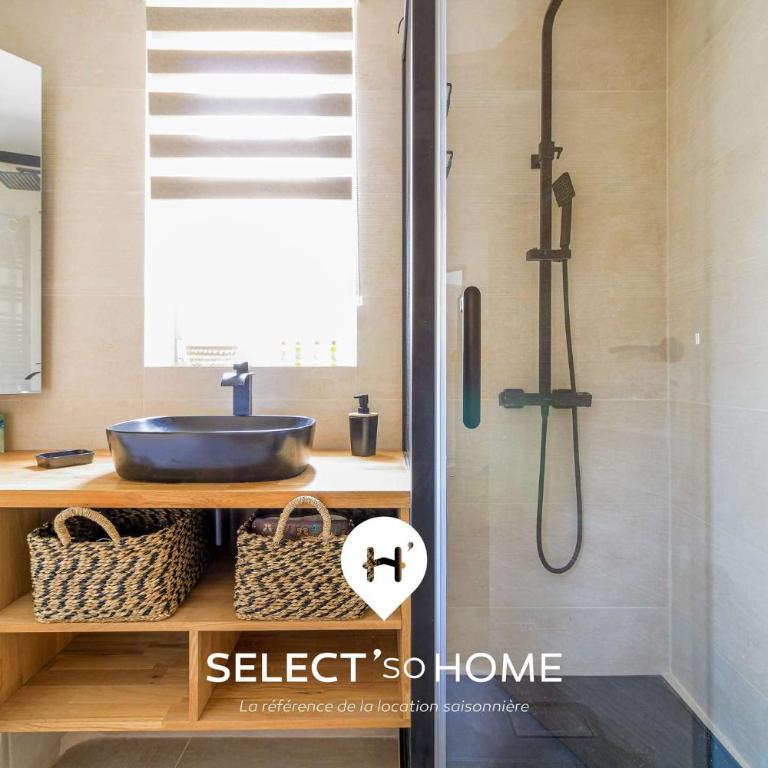 SELECT'soHOME - Duplex avec terrasse pour 4 au cœur du village historique de Bormes-les-mimosas ! - IRUNDA - Appartement 2 Chambres - 12