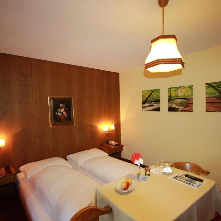 Pension Mühlbachhof - Doppelzimmer mit Balkon - 3