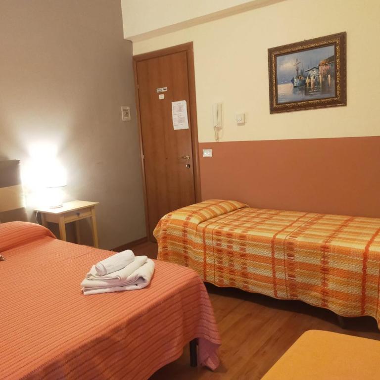 Bed & Breakfast Hostel H24 - Camera Quadrupla - 2