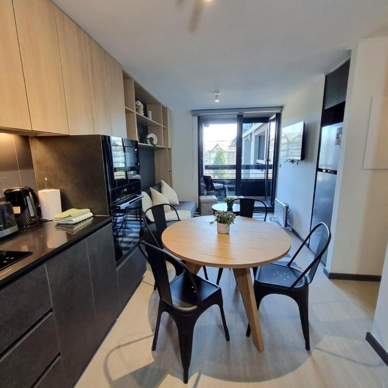 COD26 - Piscina temperada, jacuzzi y gran ubicación! - Two-Bedroom Apartment - 25