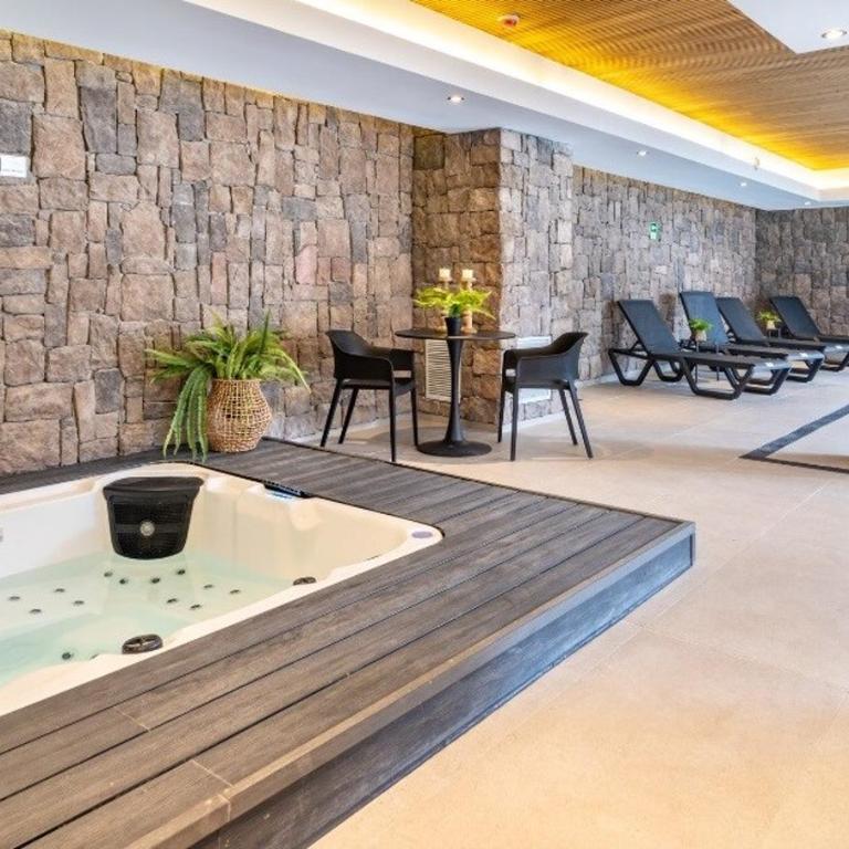 COD26 - Piscina temperada, jacuzzi y gran ubicación! - Two-Bedroom Apartment - 47